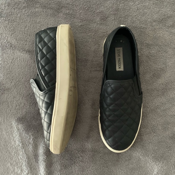 Steve Madden slip on shoes - Picture 2 of 4
